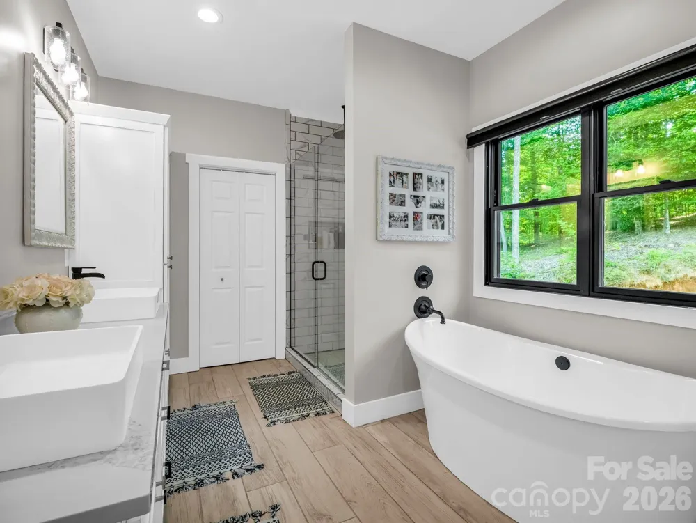 5717 Turnpike Road Horse Shoe, NC 28742