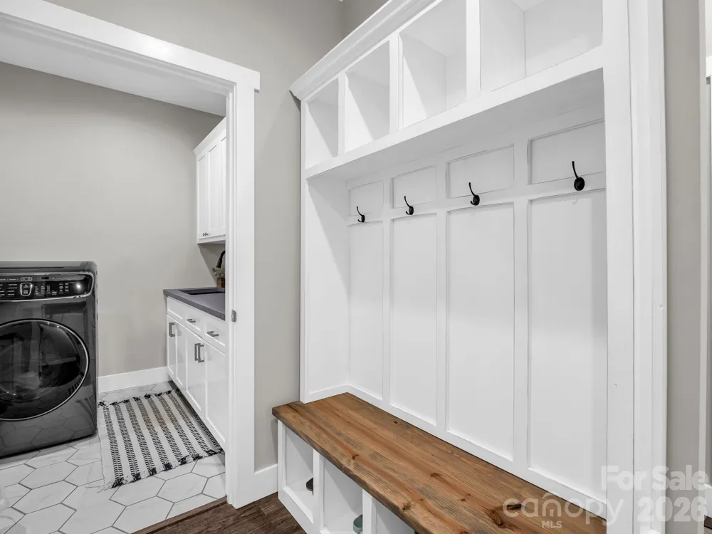 5717 Turnpike Road Horse Shoe, NC 28742