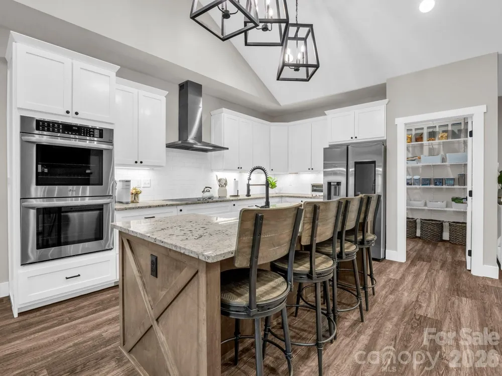 5717 Turnpike Road Horse Shoe, NC 28742
