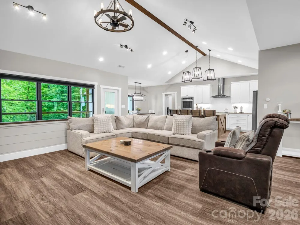5717 Turnpike Road Horse Shoe, NC 28742