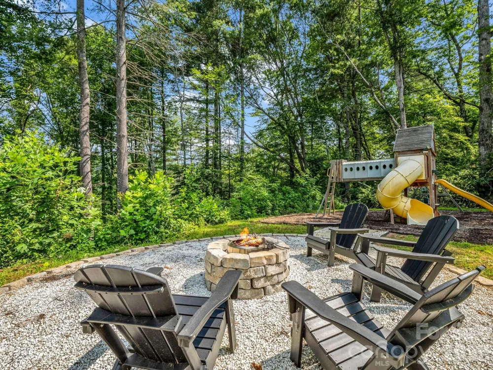 5717 Turnpike Road Horse Shoe, NC 28742