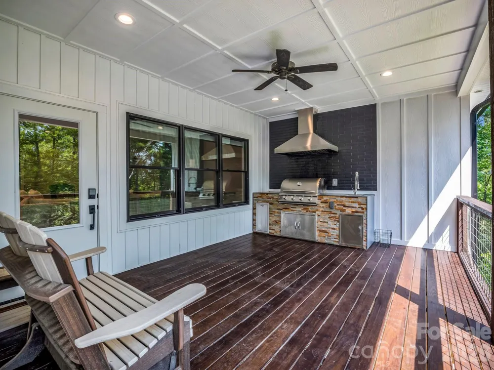 5717 Turnpike Road Horse Shoe, NC 28742