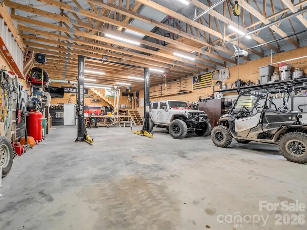 5717 Turnpike Road Horse Shoe, NC 28742