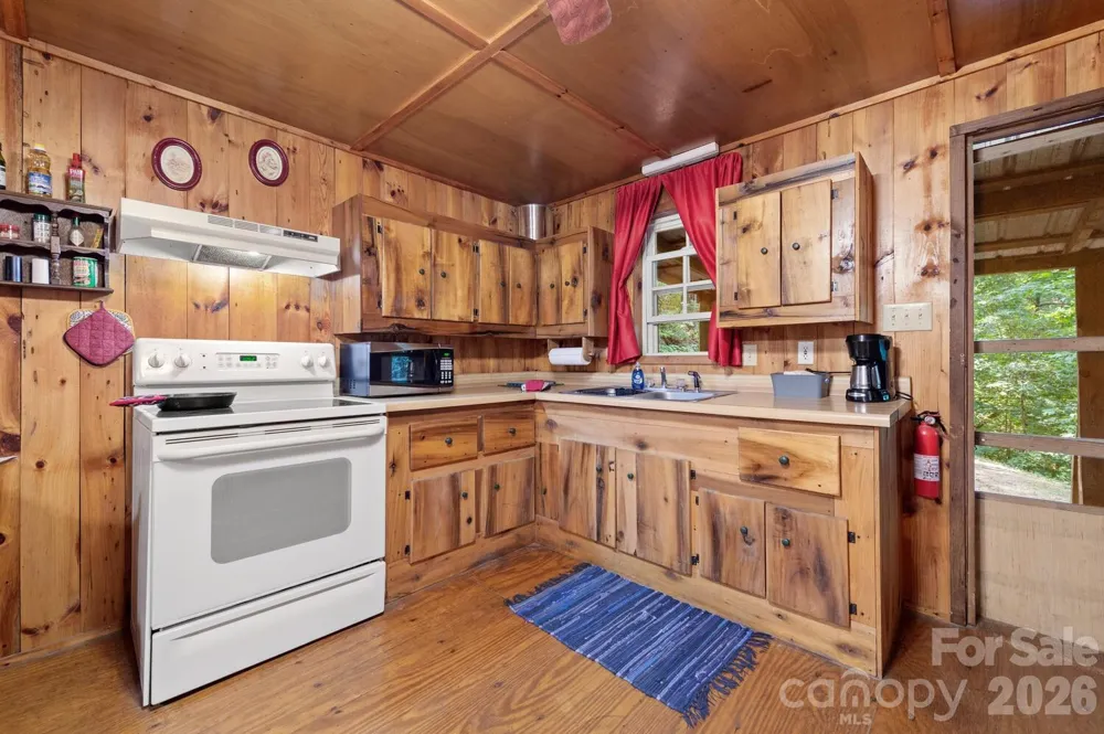 286 Rebel Drive Hot Springs, NC 28743