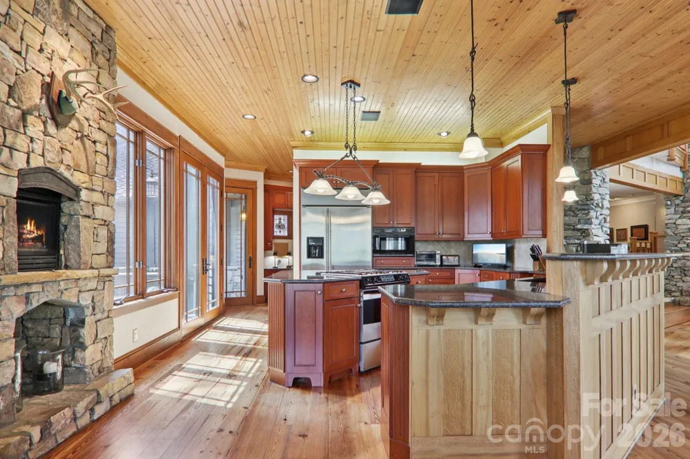 46 Mills Creek Drive Lake Toxaway, NC 28747