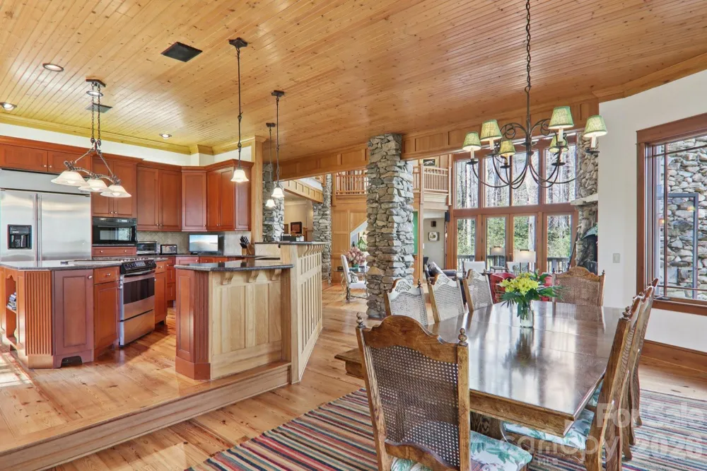 46 Mills Creek Drive Lake Toxaway, NC 28747