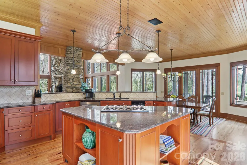 46 Mills Creek Drive Lake Toxaway, NC 28747