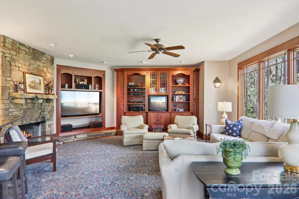 46 Mills Creek Drive Lake Toxaway, NC 28747