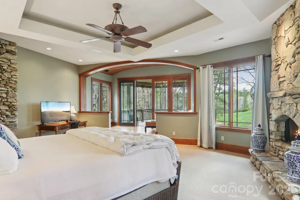 46 Mills Creek Drive Lake Toxaway, NC 28747