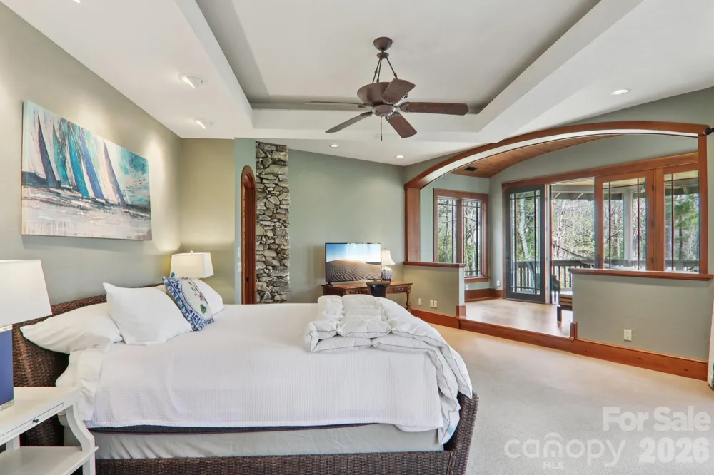 46 Mills Creek Drive Lake Toxaway, NC 28747