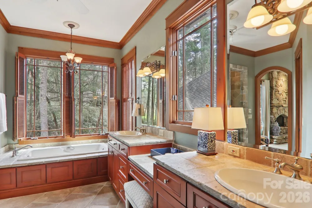 46 Mills Creek Drive Lake Toxaway, NC 28747