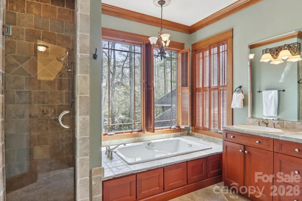 46 Mills Creek Drive Lake Toxaway, NC 28747