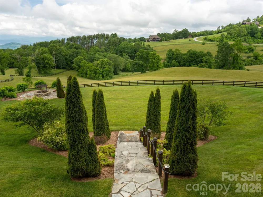 189 Dancing Bear Drive Hendersonville, NC 28792