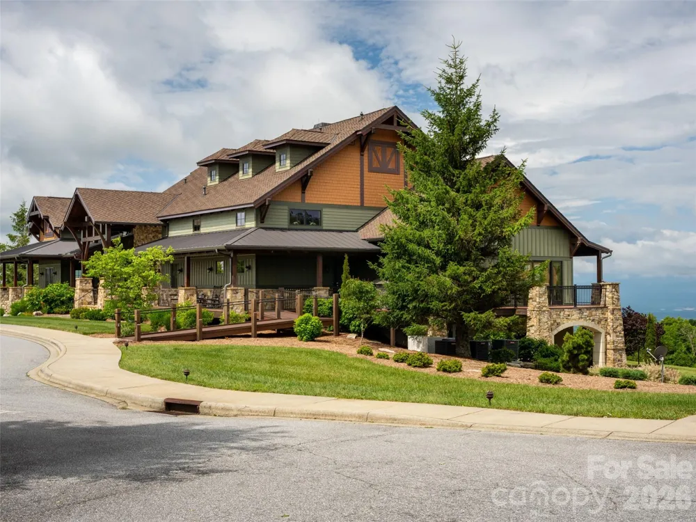 189 Dancing Bear Drive Hendersonville, NC 28792