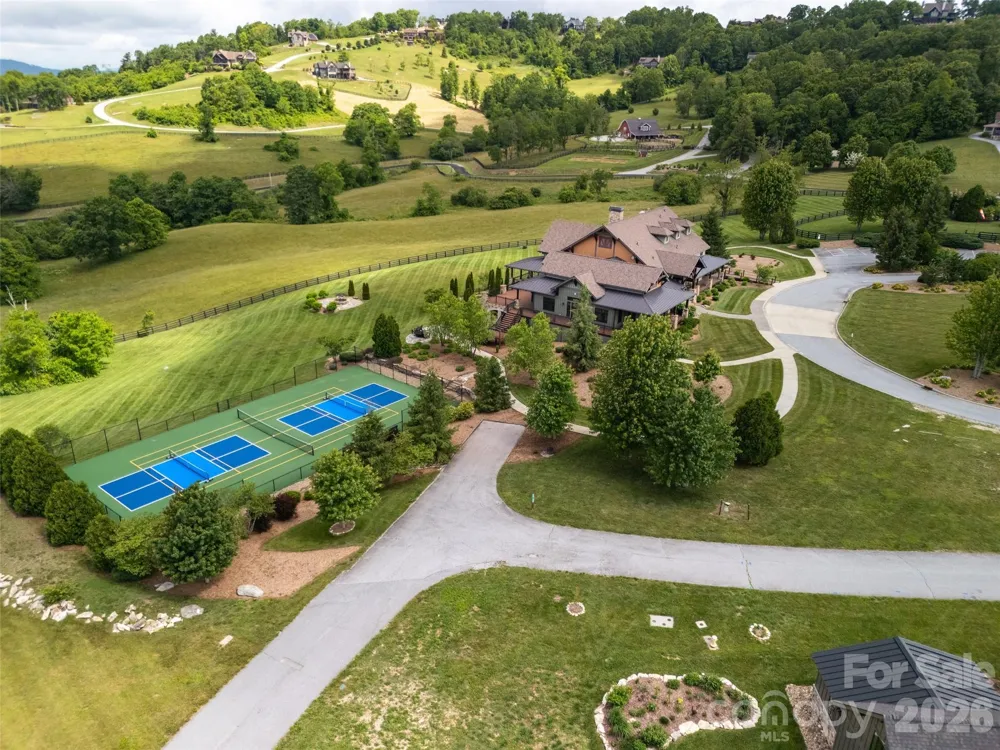 189 Dancing Bear Drive Hendersonville, NC 28792