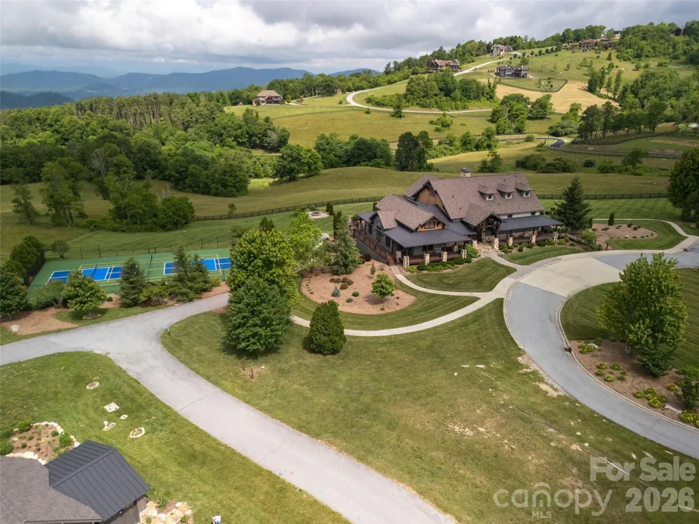 189 Dancing Bear Drive Hendersonville, NC 28792