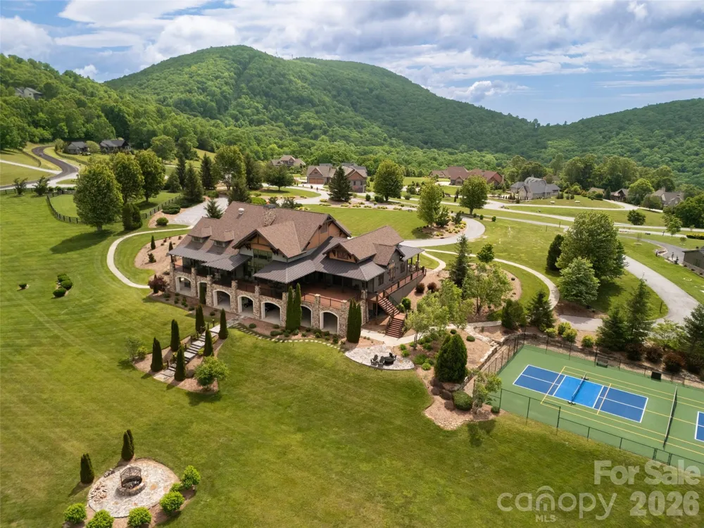 189 Dancing Bear Drive Hendersonville, NC 28792