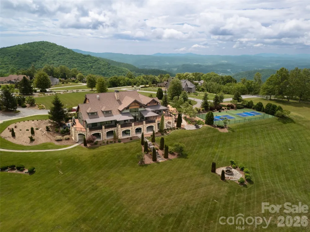 189 Dancing Bear Drive Hendersonville, NC 28792