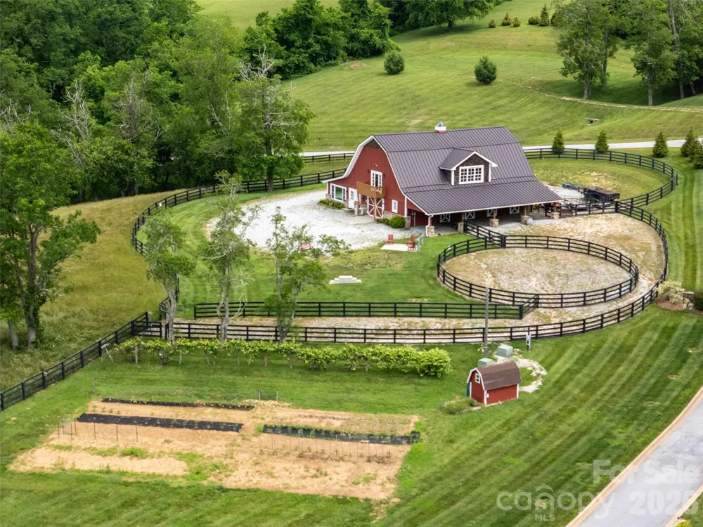 189 Dancing Bear Drive Hendersonville, NC 28792