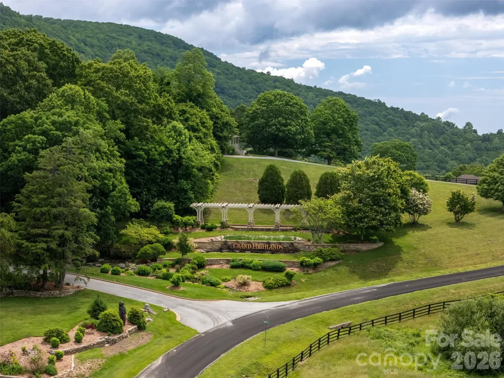 189 Dancing Bear Drive Hendersonville, NC 28792