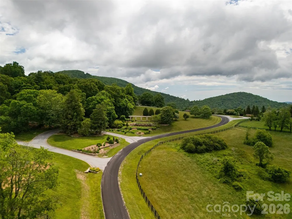 189 Dancing Bear Drive Hendersonville, NC 28792