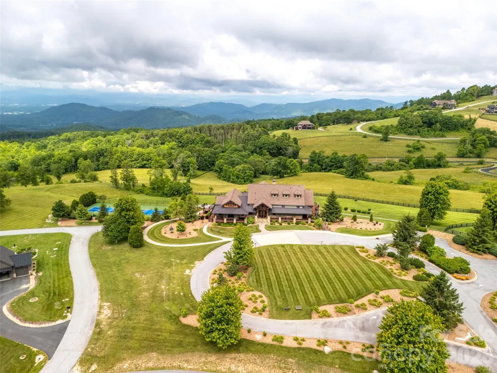 189 Dancing Bear Drive Hendersonville, NC 28792