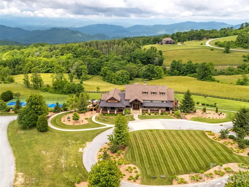 189 Dancing Bear Drive Hendersonville, NC 28792