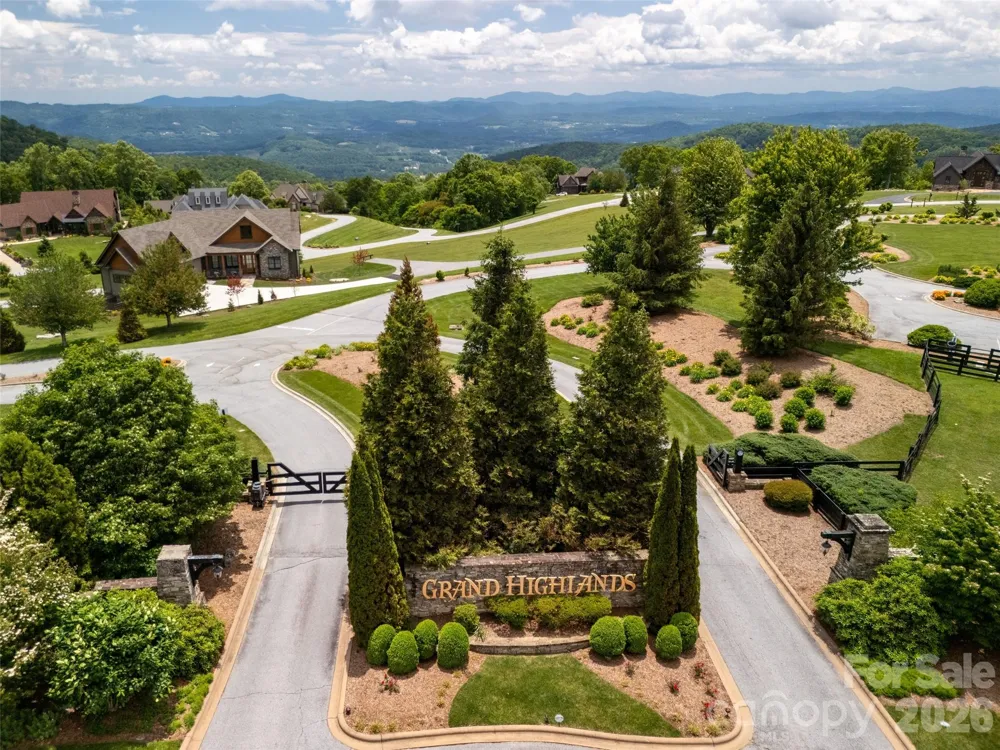 189 Dancing Bear Drive Hendersonville, NC 28792