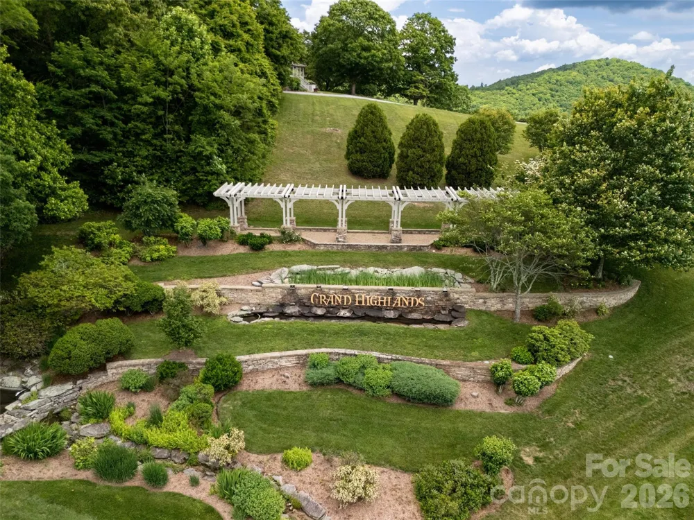 189 Dancing Bear Drive Hendersonville, NC 28792