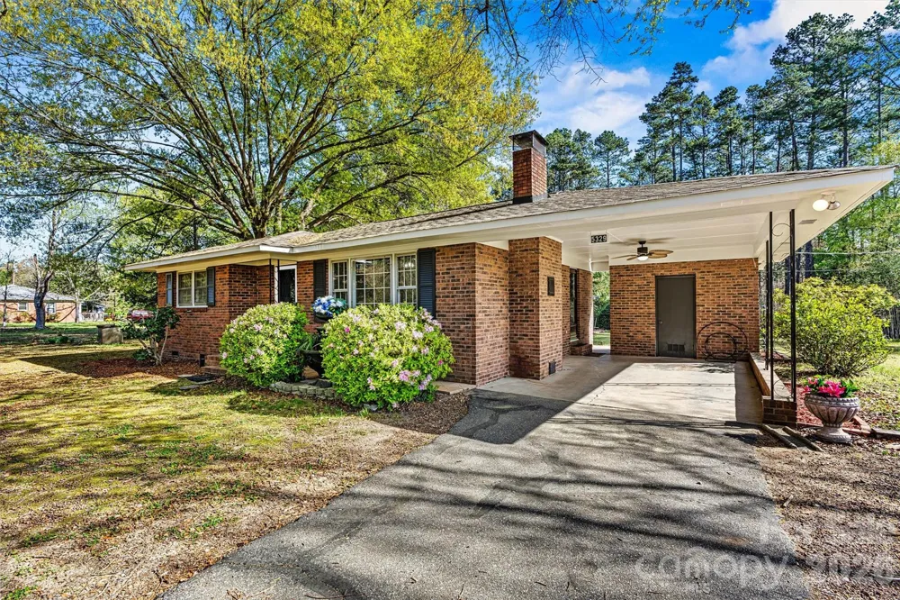 5329 E Highway 27 Highway Iron Station, NC 28080