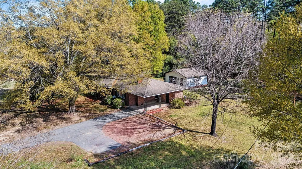 5329 E Highway 27 Highway Iron Station, NC 28080