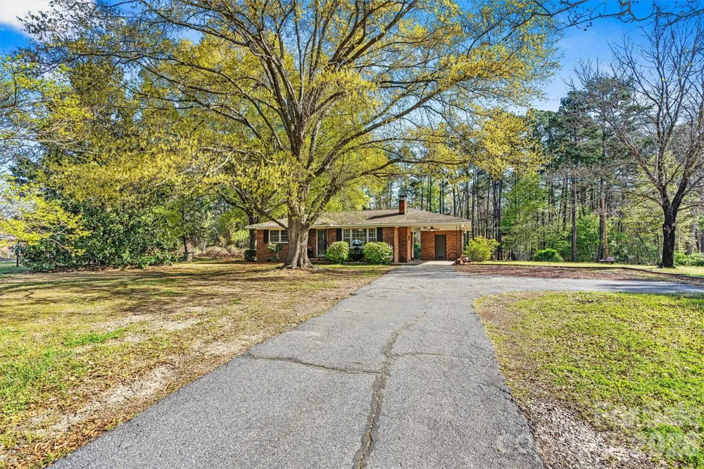 5329 E Highway 27 Highway Iron Station, NC 28080