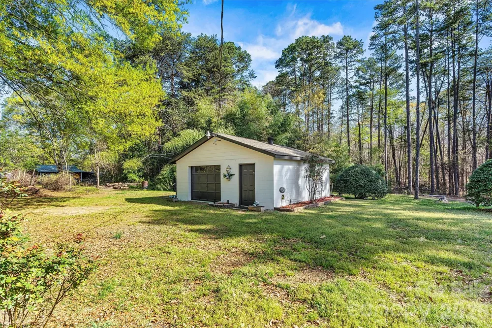 5329 E Highway 27 Highway Iron Station, NC 28080