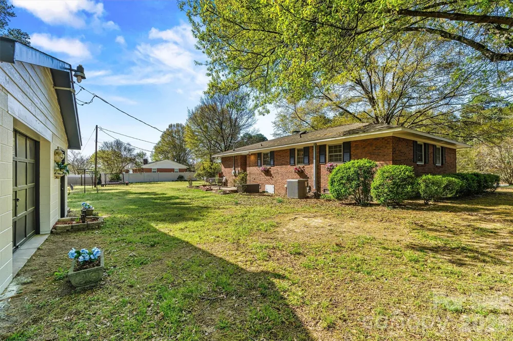 5329 E Highway 27 Highway Iron Station, NC 28080