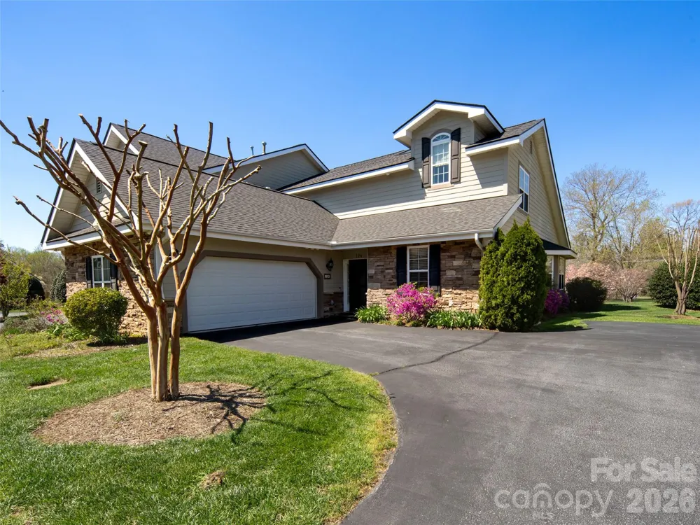 124 Towne Place Drive Hendersonville, NC 28792