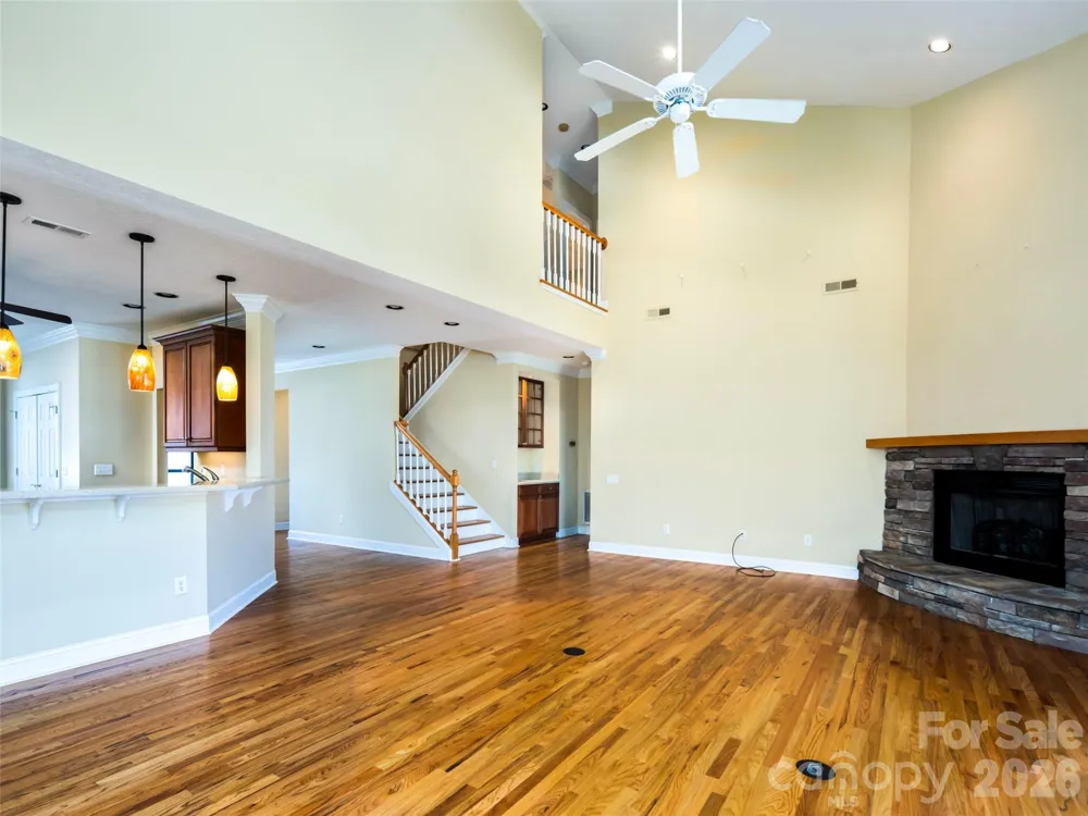124 Towne Place Drive Hendersonville, NC 28792