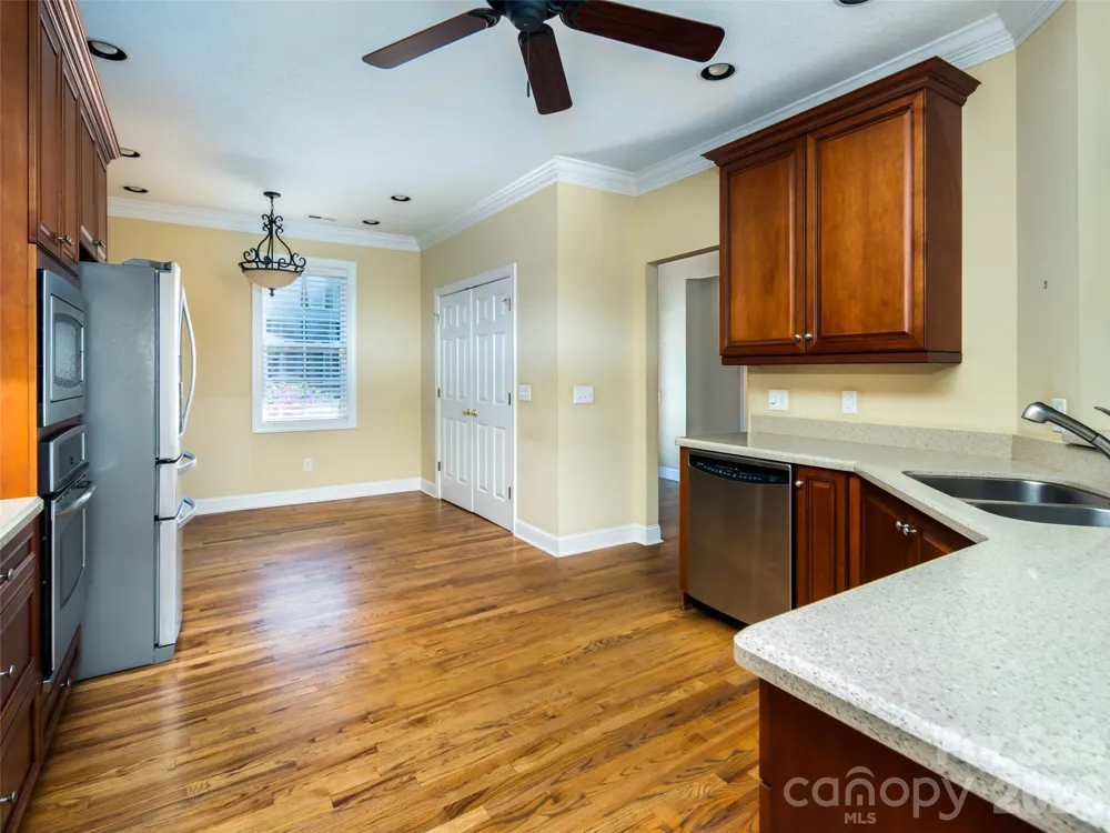 124 Towne Place Drive Hendersonville, NC 28792