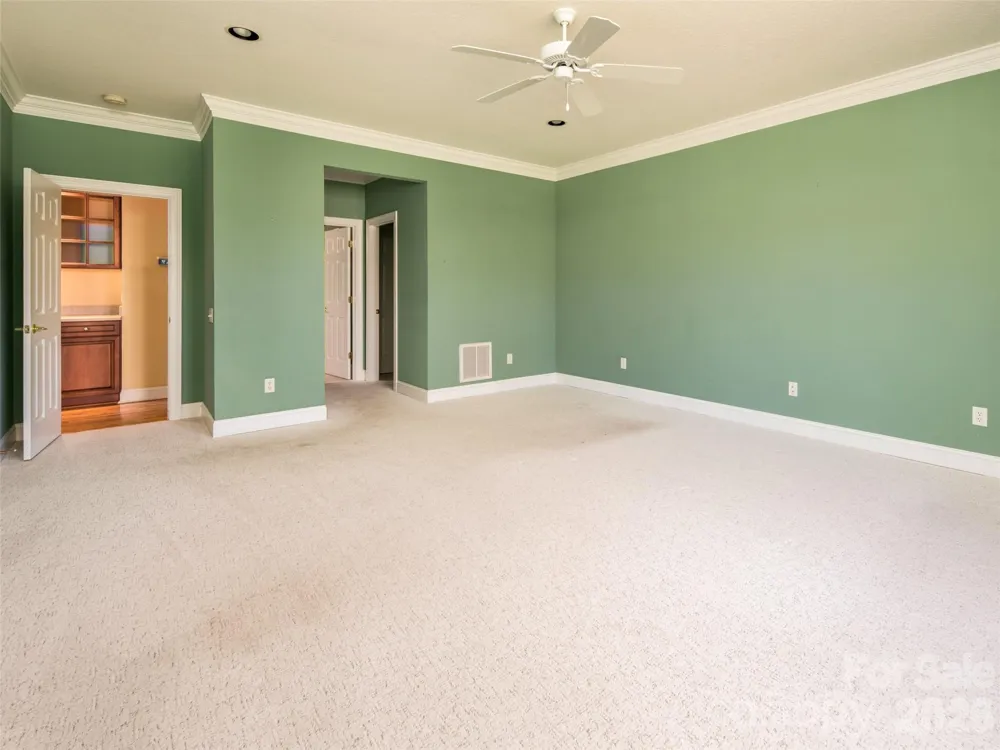 124 Towne Place Drive Hendersonville, NC 28792