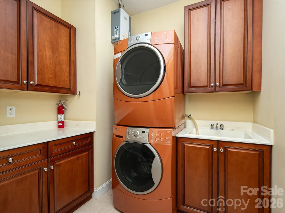124 Towne Place Drive Hendersonville, NC 28792