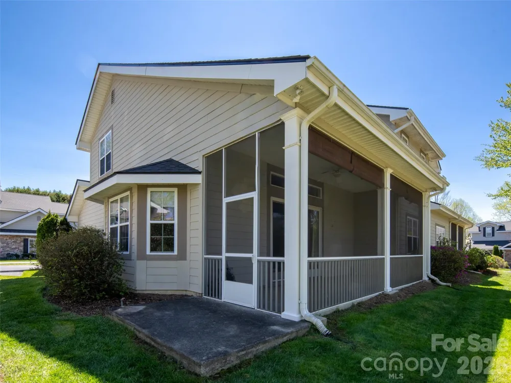 124 Towne Place Drive Hendersonville, NC 28792