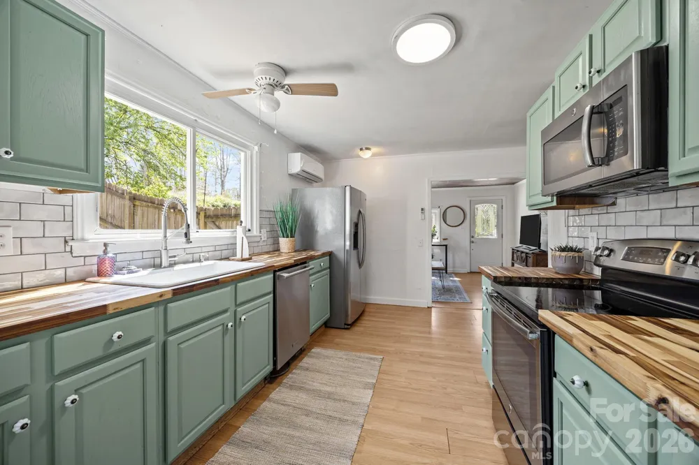11 Log Cabin Trail Candler, NC 28715