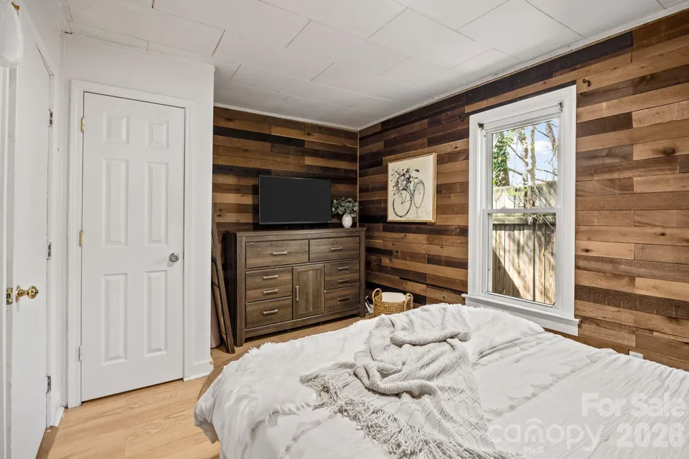 11 Log Cabin Trail Candler, NC 28715