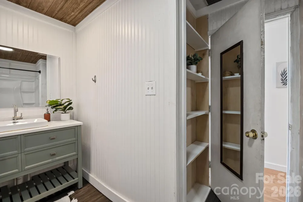 11 Log Cabin Trail Candler, NC 28715