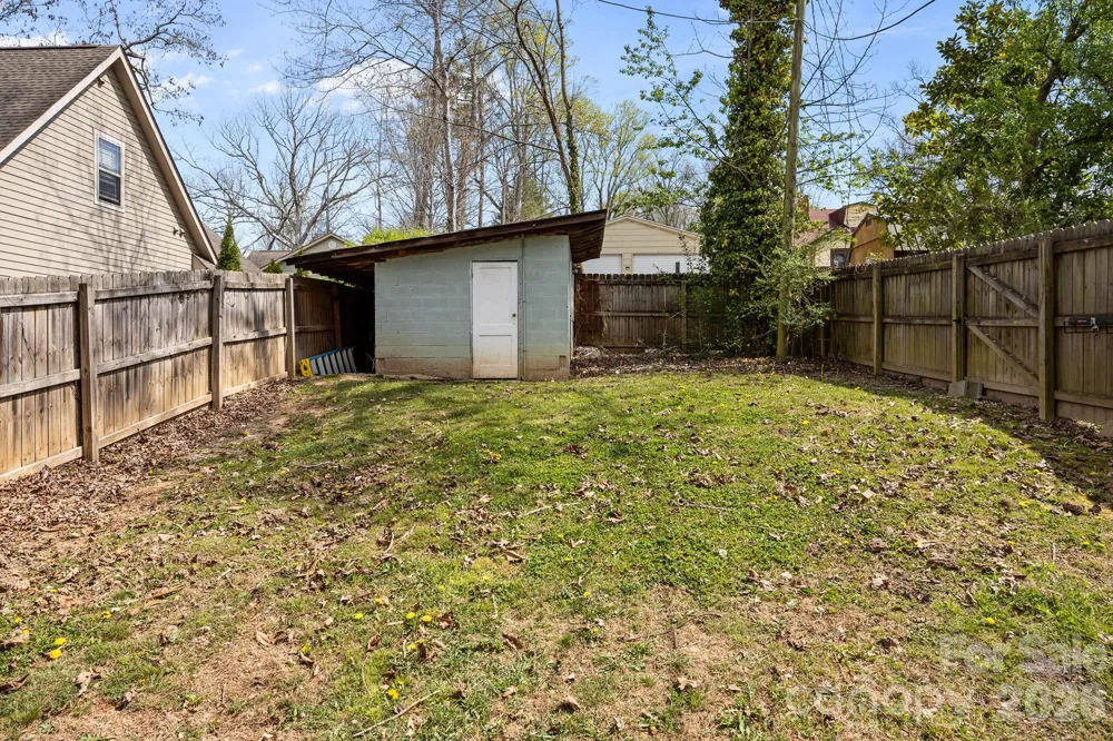 11 Log Cabin Trail Candler, NC 28715