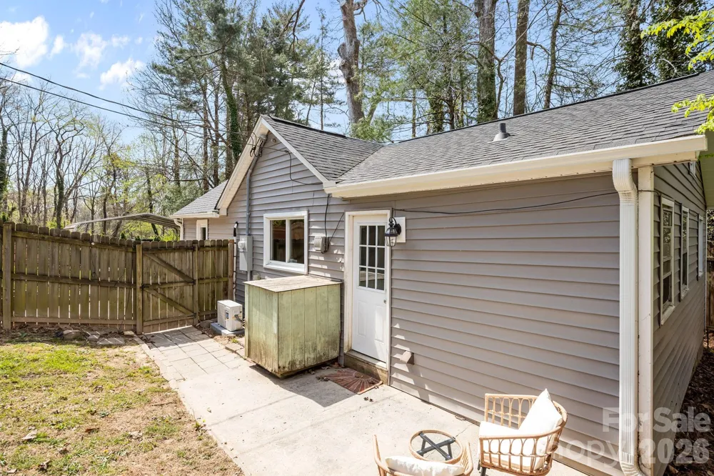 11 Log Cabin Trail Candler, NC 28715