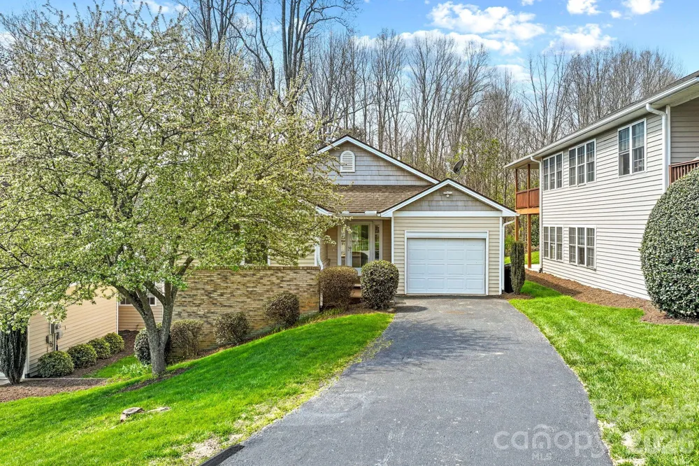 73 Creeks End Circle Mills River, NC 28759
