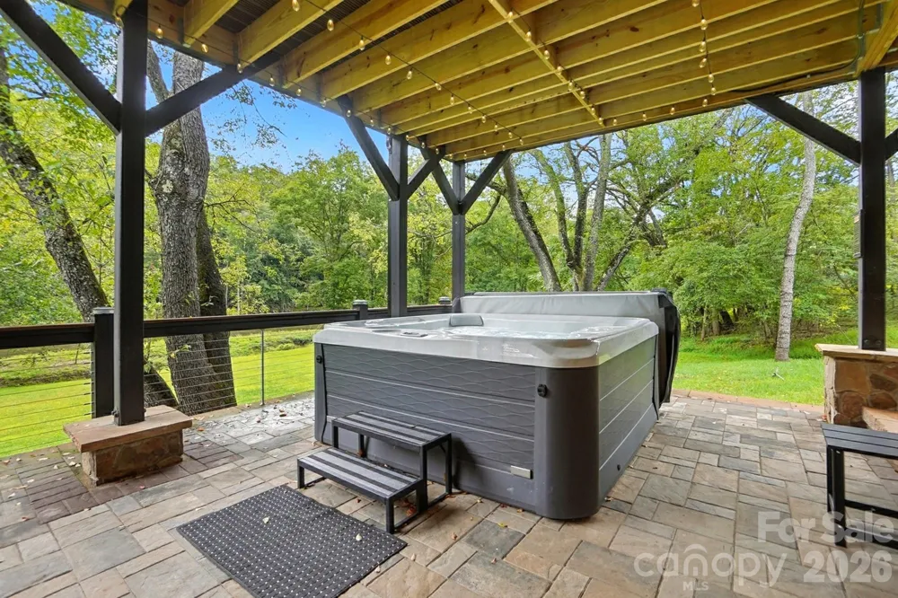 727 Riverwind Drive Lansing, NC 28643