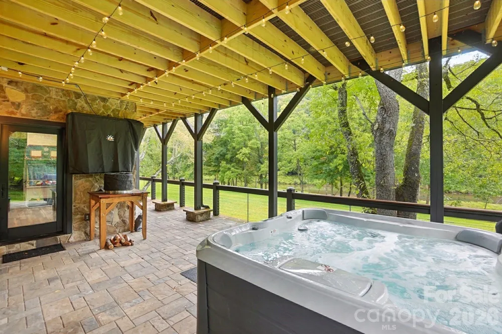 727 Riverwind Drive Lansing, NC 28643