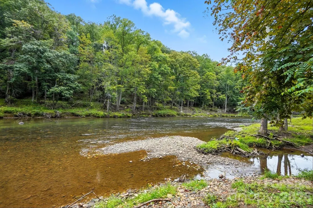 727 Riverwind Drive Lansing, NC 28643