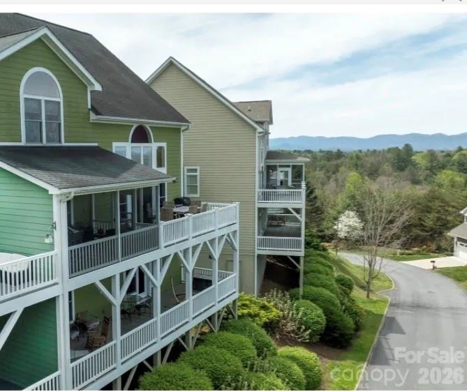 5 Gemini Heights Weaverville, NC 28787